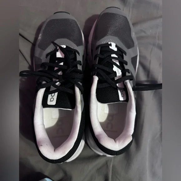 On clouds - Picture 2 of 5